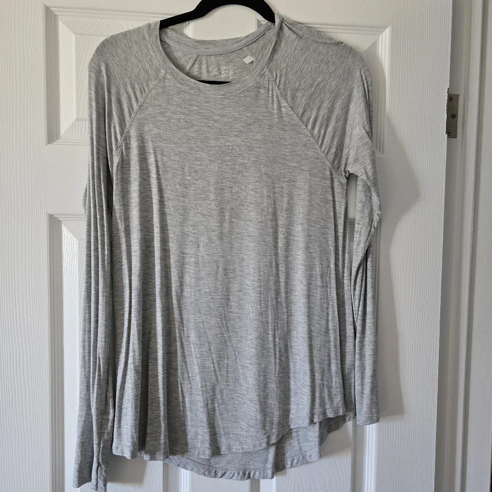 Aerie Heather Gray Long Sleeve Top With Thumb Holes - Picture 2 of 7